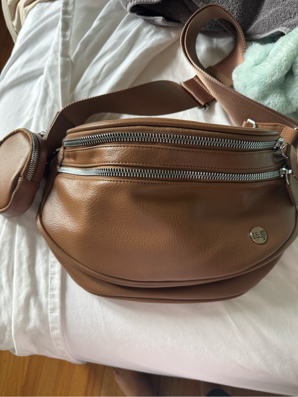 Leather Crossbody Belt Bag in Brown - I&E